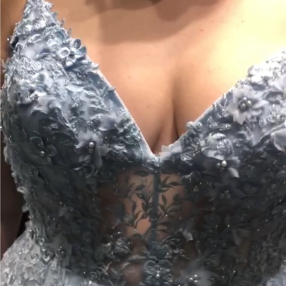 Stunning Ellie Wilde formal gown. - Picture 7 of 13